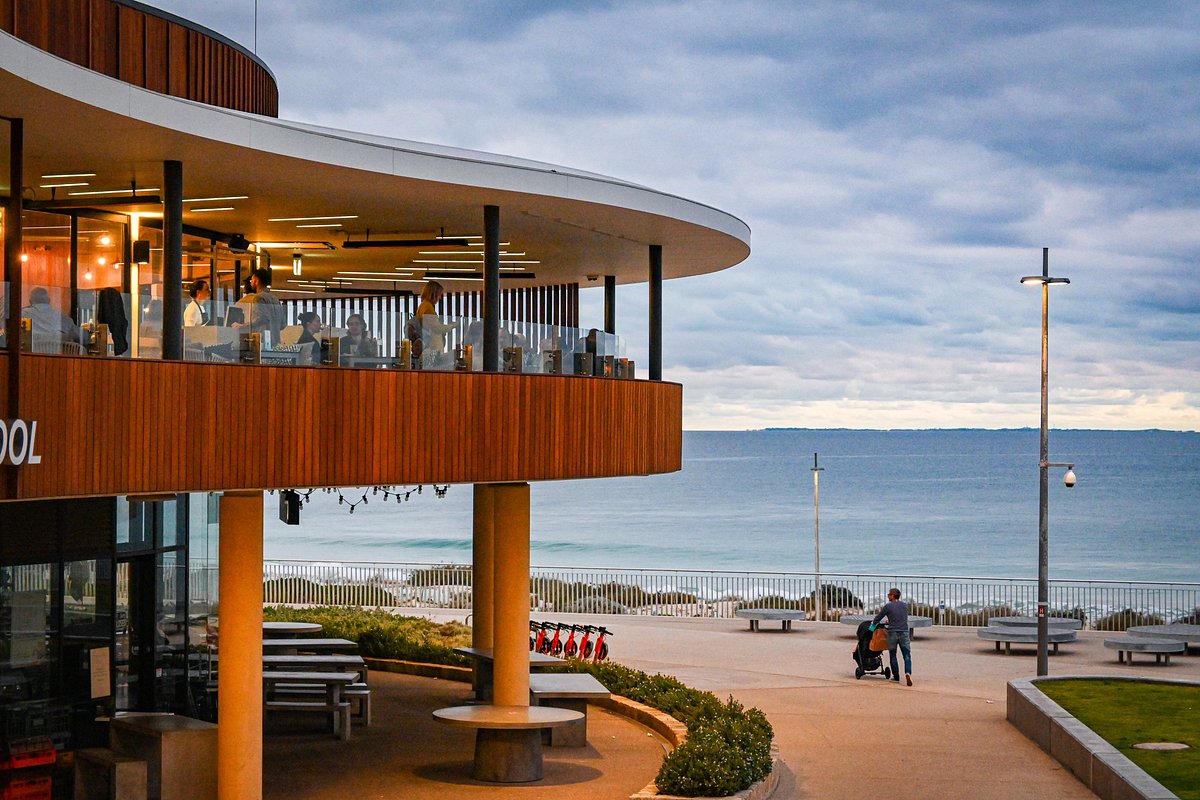 view of la cappannina restaurant overlooking the ocean